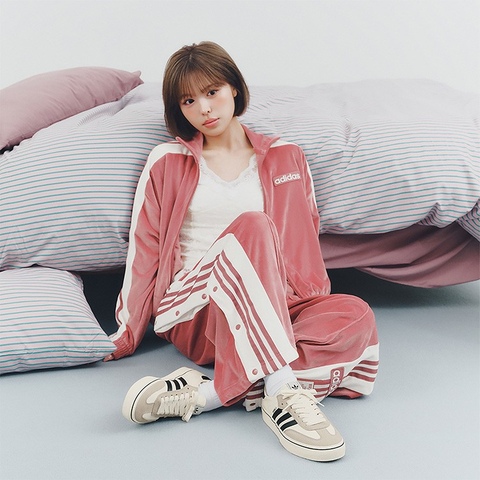 ベロアトラックジャージ adidas Originalsのベロアトラックジャージが発売♪｜ABC-MARTの