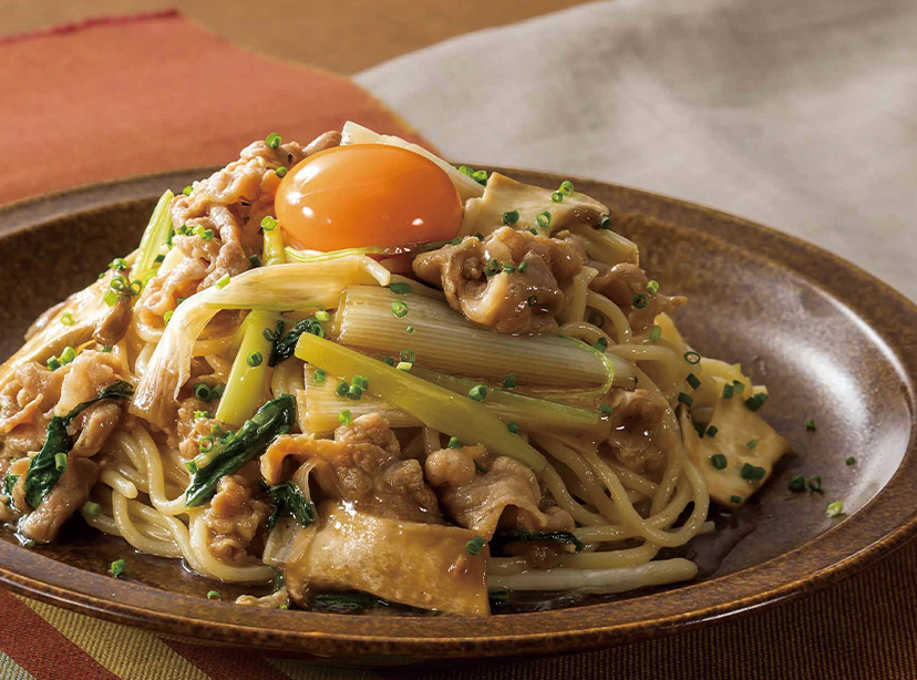 [生麺工房 鎌倉パスタ]牛肉と野菜のすき焼き風パスタ